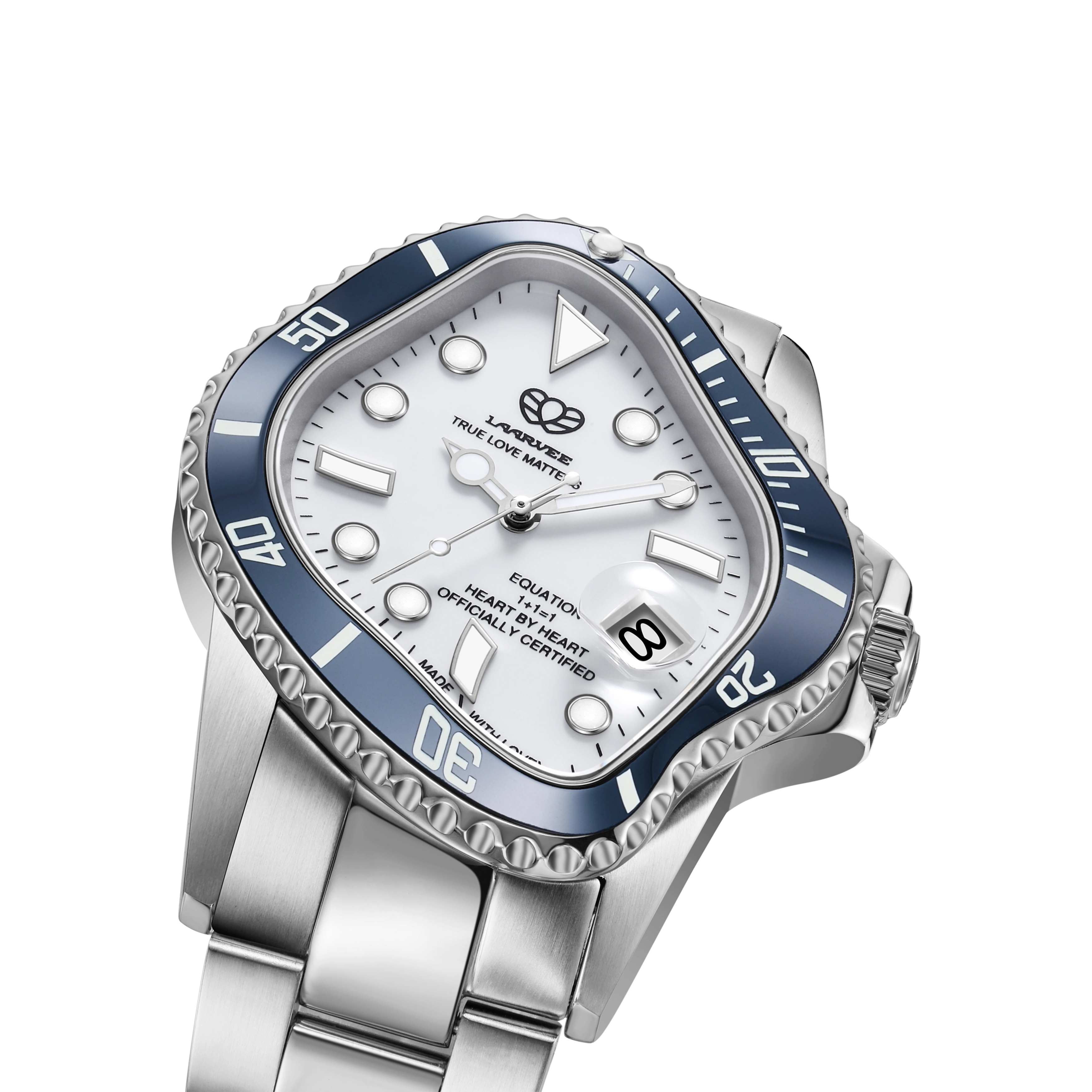 Angled close-up of Laarvee PEA001-SNBLWHT dial and bracelet links, emphasizing luminescent hands and silver trim